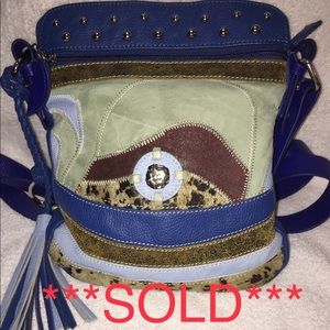 🔥SOLD🔥CHI 🔥 LEATHER CROSSBODY BAG💕🌟